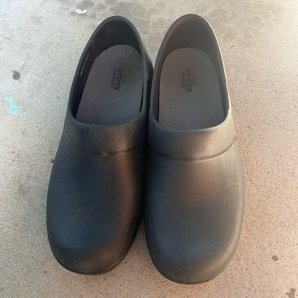 CROCS Classic Black Clogs